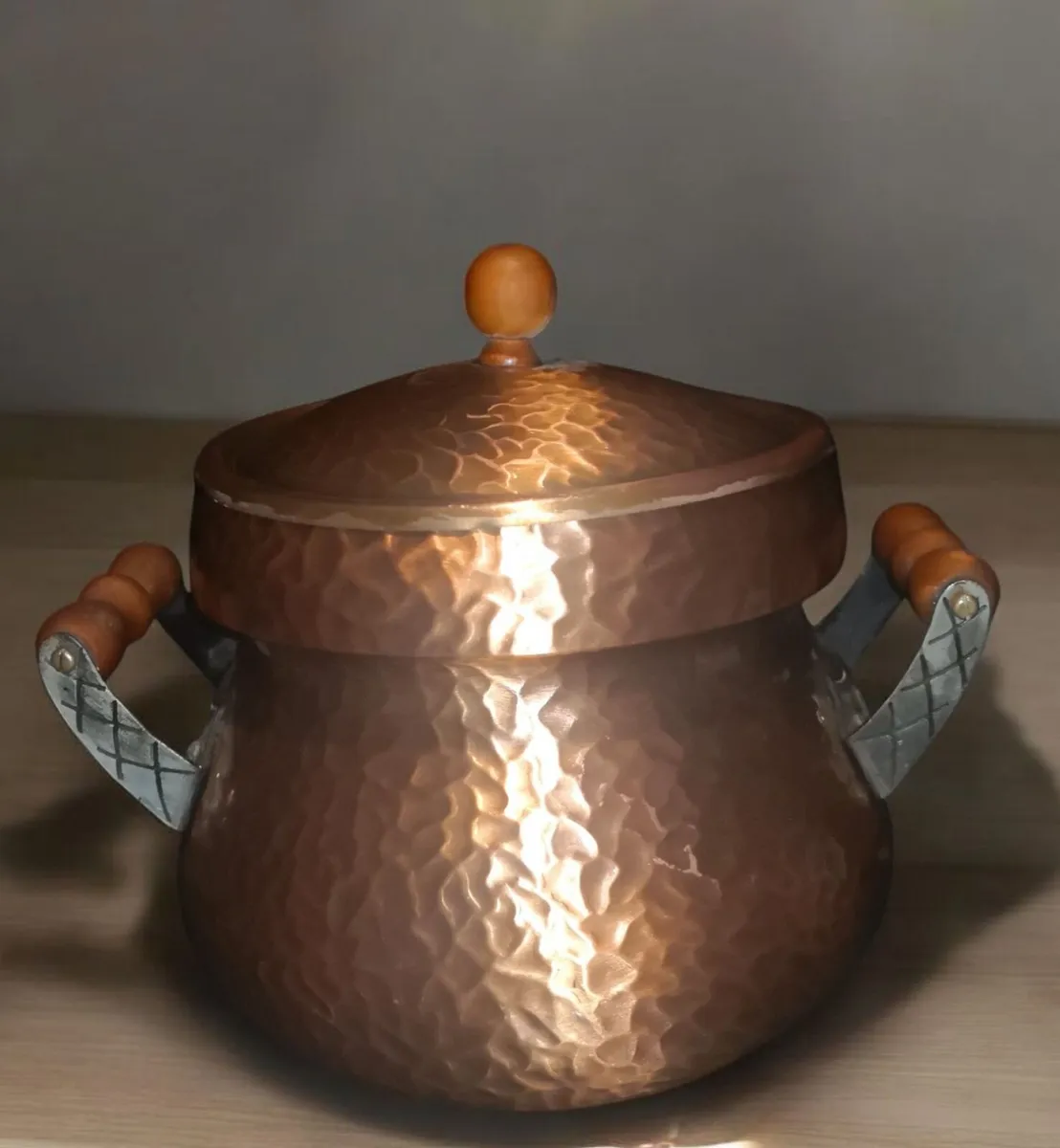 Large copper pot - Image 1