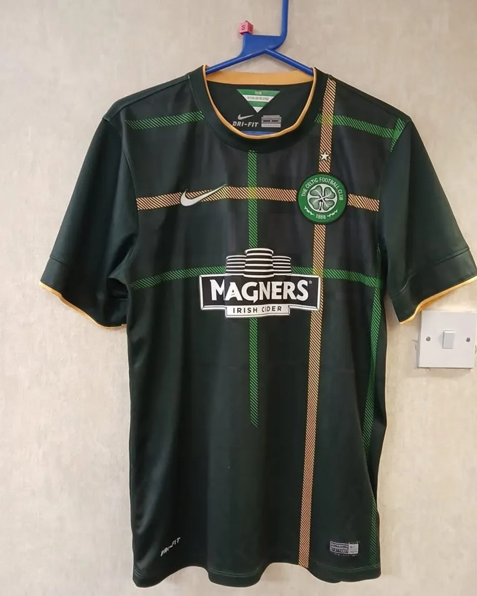 Celtic 2014-2015 away shirt