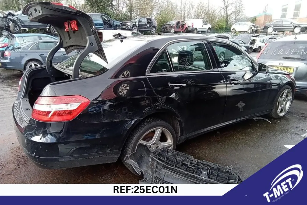 2010 MERCEDES E CLASS BREAKING FOR PARTS - Image 3