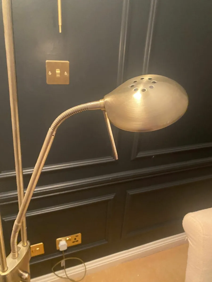 2 Floor lamps each w/ 2 lights on separate dimmers - Image 2