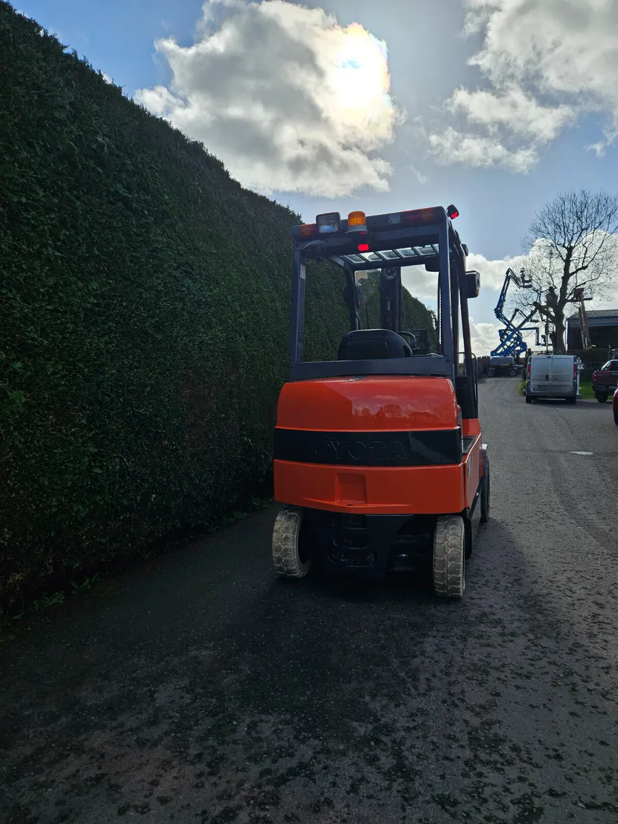 Forklift Toyota 3 Ton Electric - Image 4