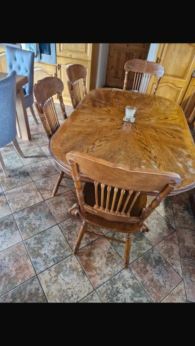 Kitchen table and chairs - Image 1