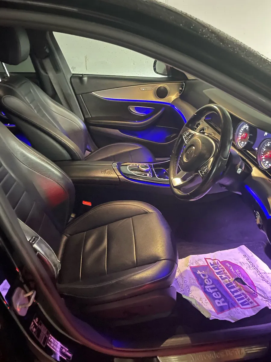 Mercedes E220 - Image 2