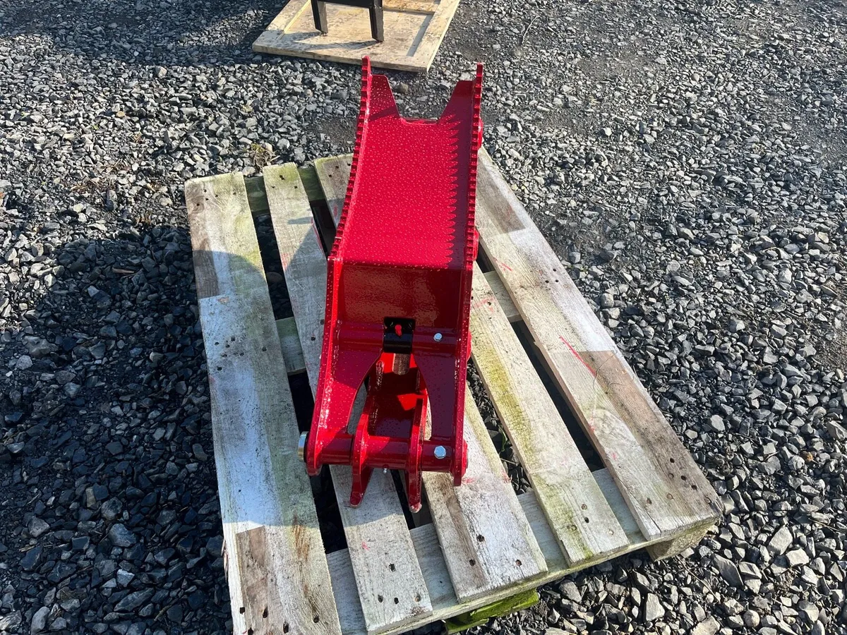 Hydraulic attachments to suit 2.5 - 3.8 ton - Image 1