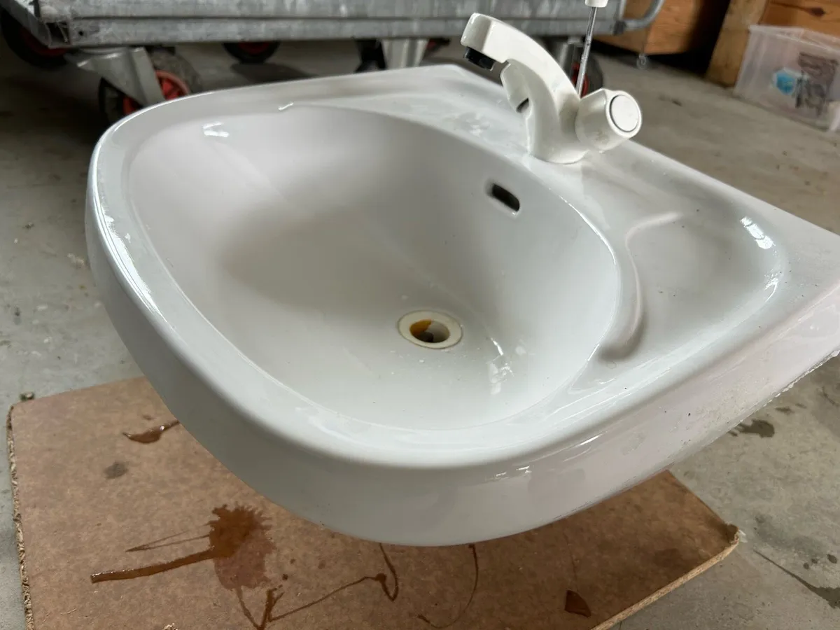 Bathroom sink - Image 2