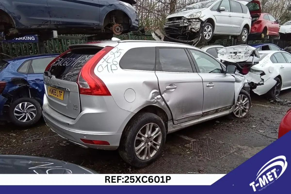 2016 VOLVO XC60 BREAKING FOR PARTS - Image 1