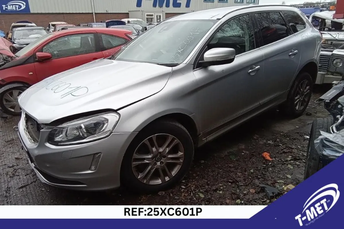 2016 VOLVO XC60 BREAKING FOR PARTS - Image 4