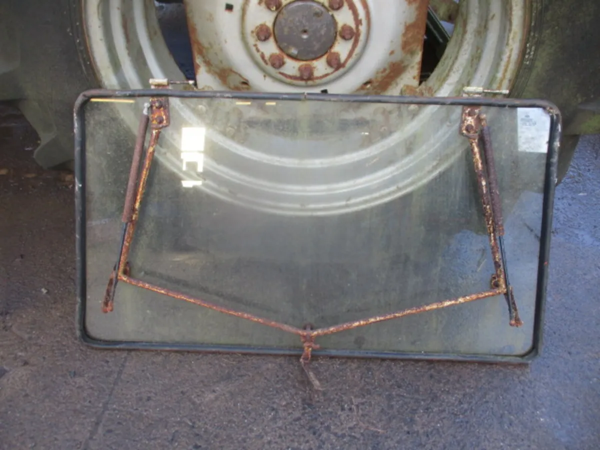 SANKEY CAB REAR WINDOW - FRAME WITH GLASS - Image 1