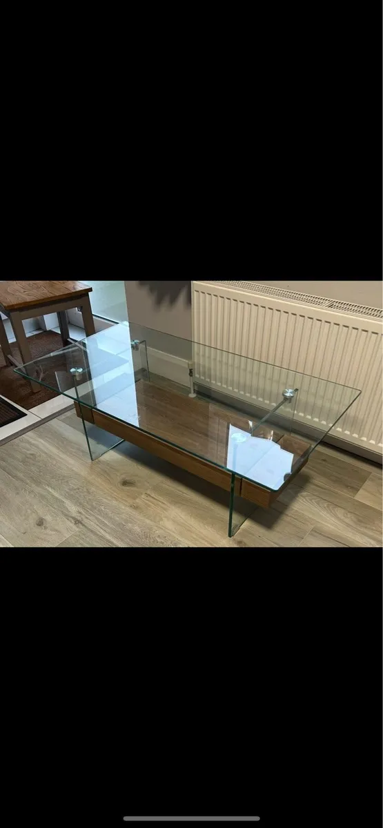 Glass table - Image 1