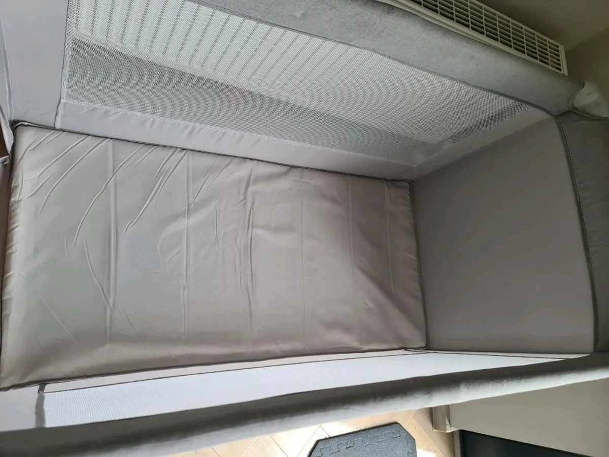 Cot bed with newborn insert - Image 2