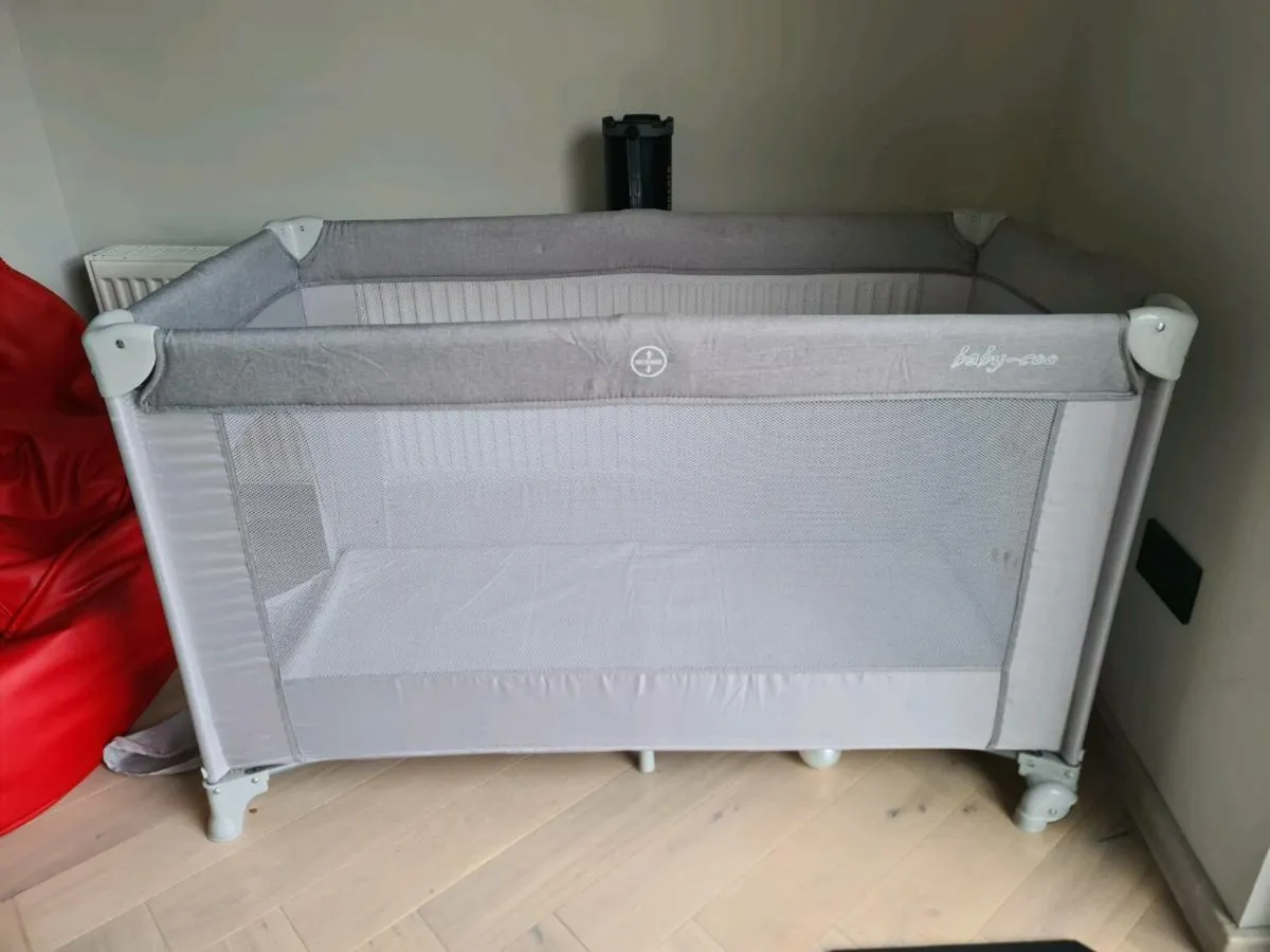 Cot bed with newborn insert - Image 3