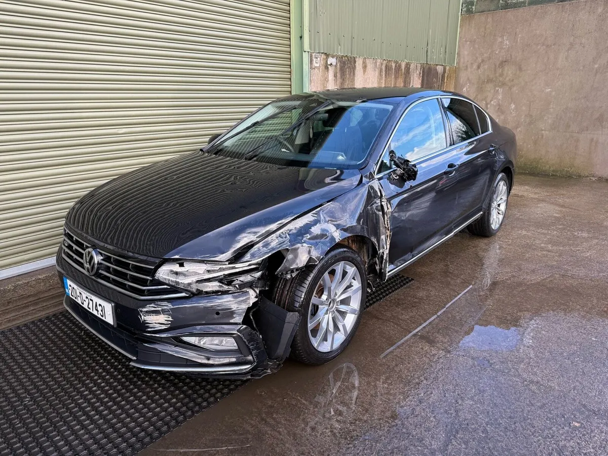 2020 Volkswagen Passat R-Line - Image 2