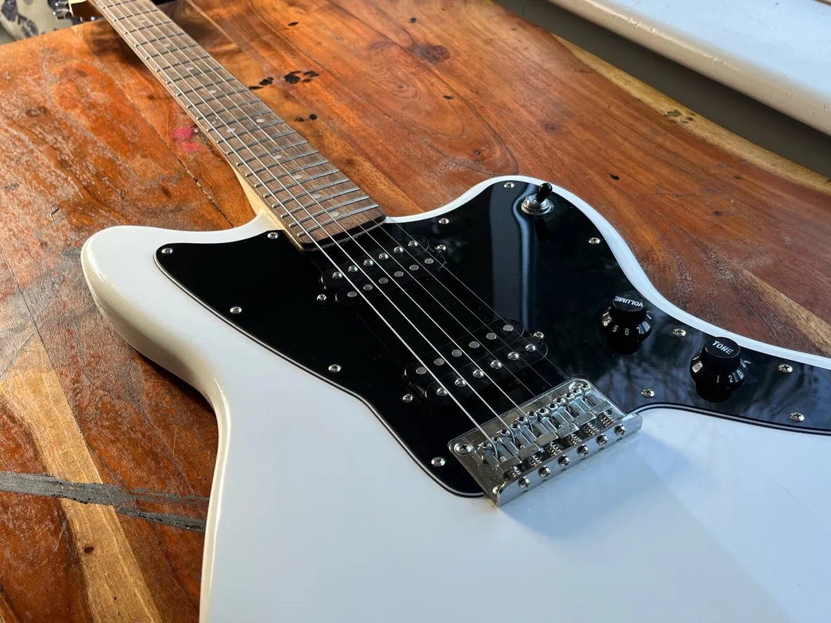 Squier Jazzmaster With Amp - Image 1