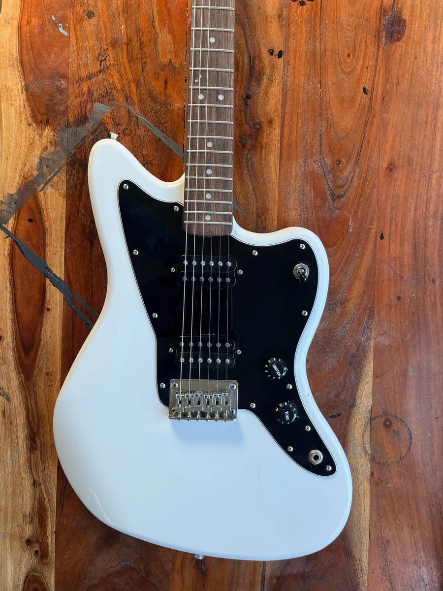 Squier Jazzmaster With Amp - Image 2