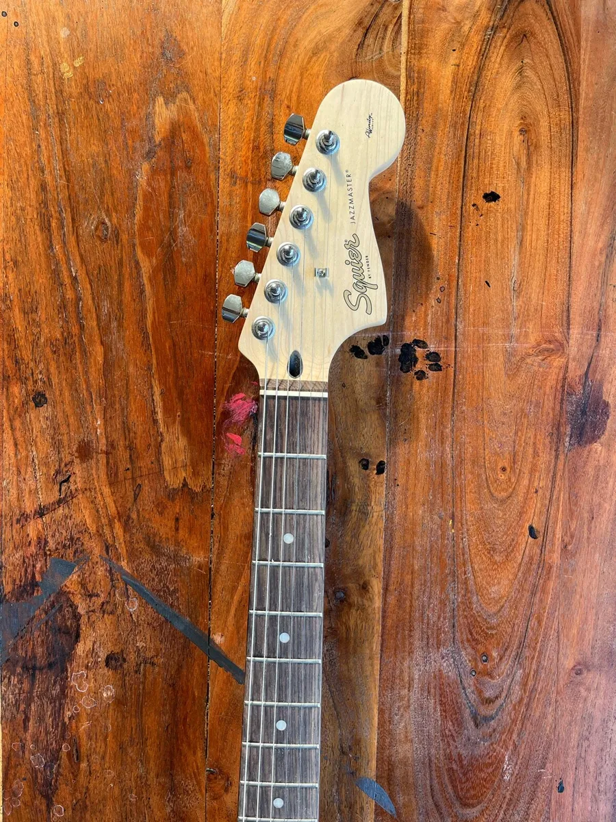 Squier Jazzmaster With Amp - Image 3