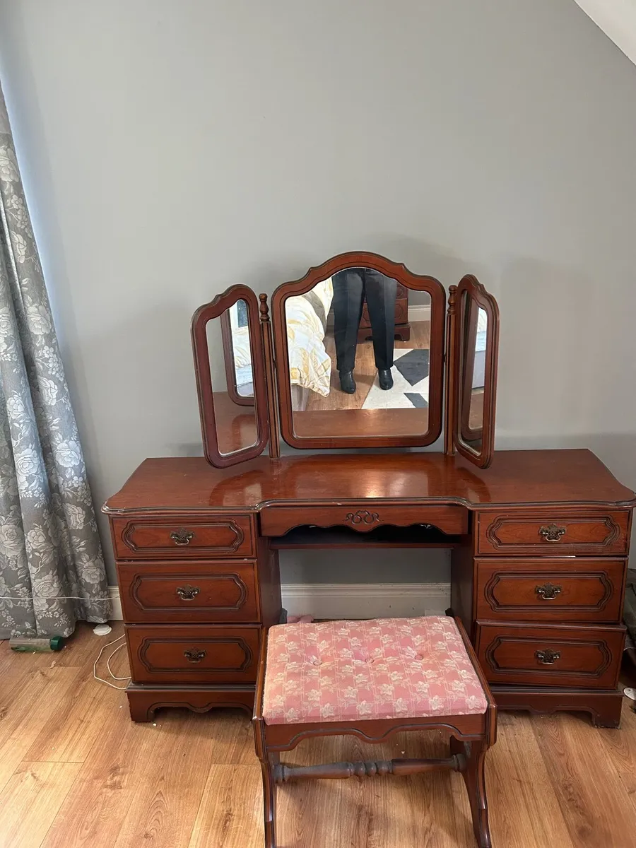 Dressing table