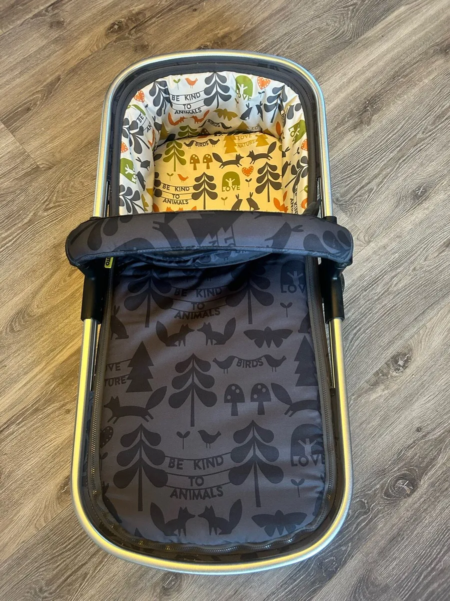 Cosatto travel system with iso fix base - Image 2