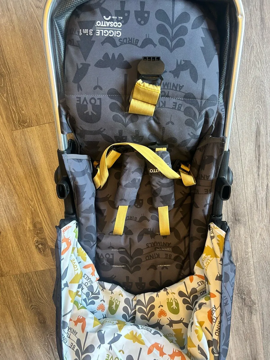 Cosatto travel system with iso fix base - Image 4