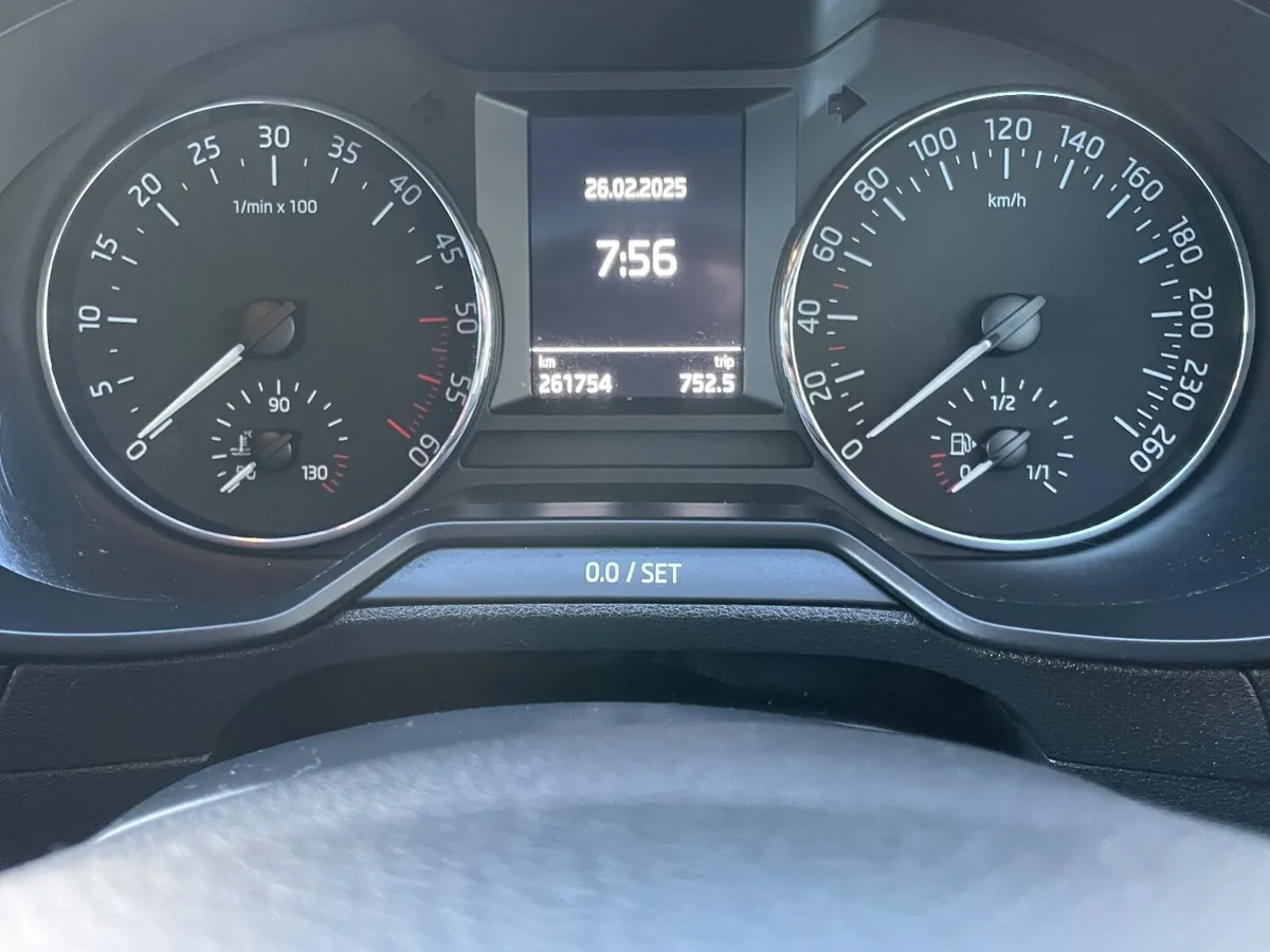 Skoda Octavia 2017 - Image 2