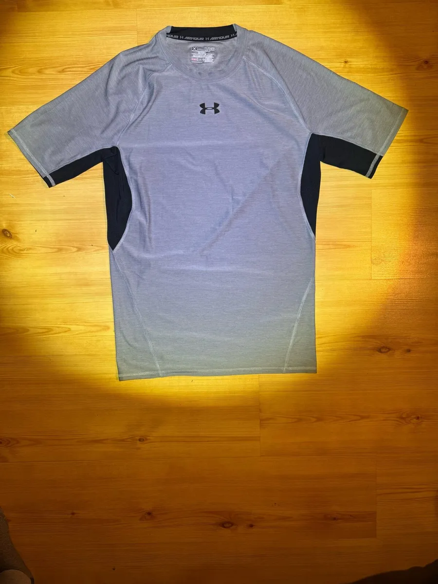 6 X Under Armour Short Sleeve GYM T Shirts - Image 2