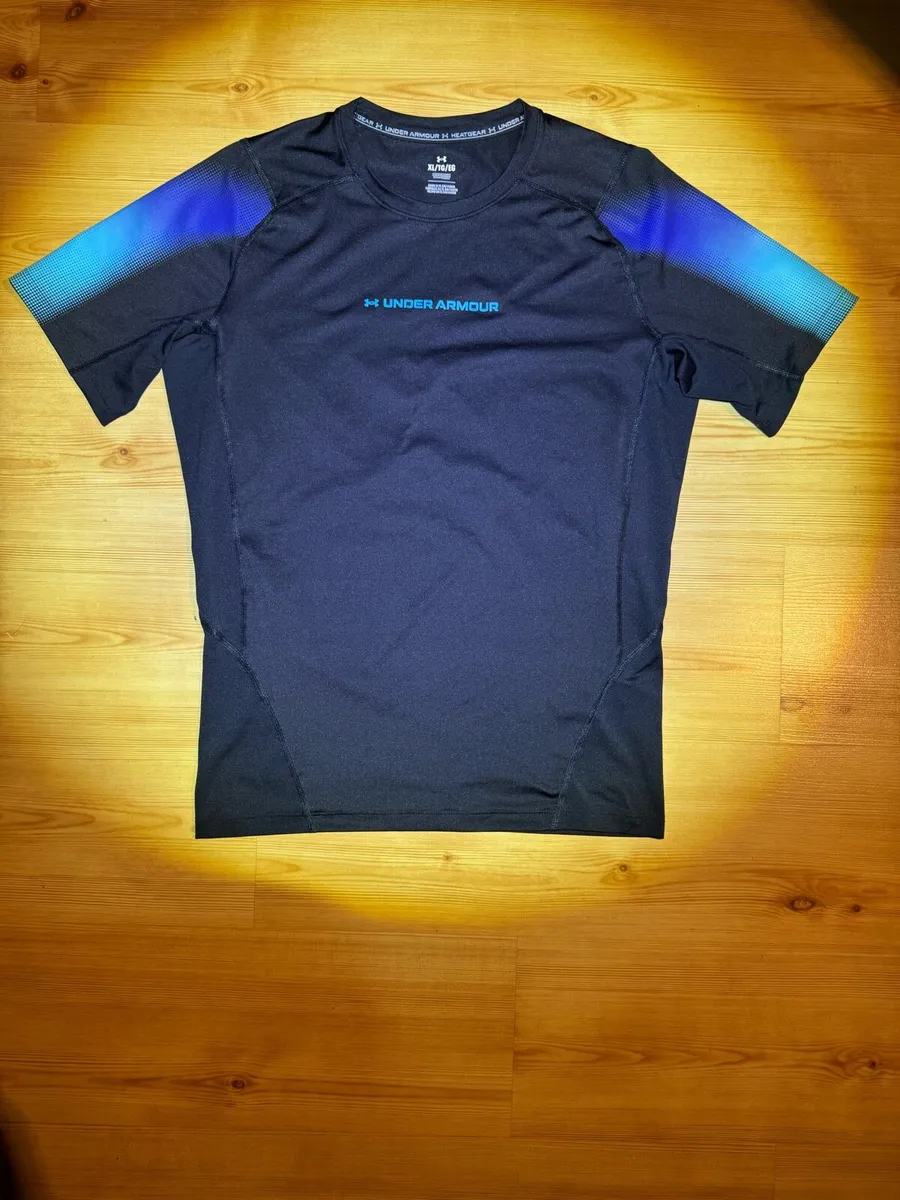 6 X Under Armour Short Sleeve GYM T Shirts - Image 3