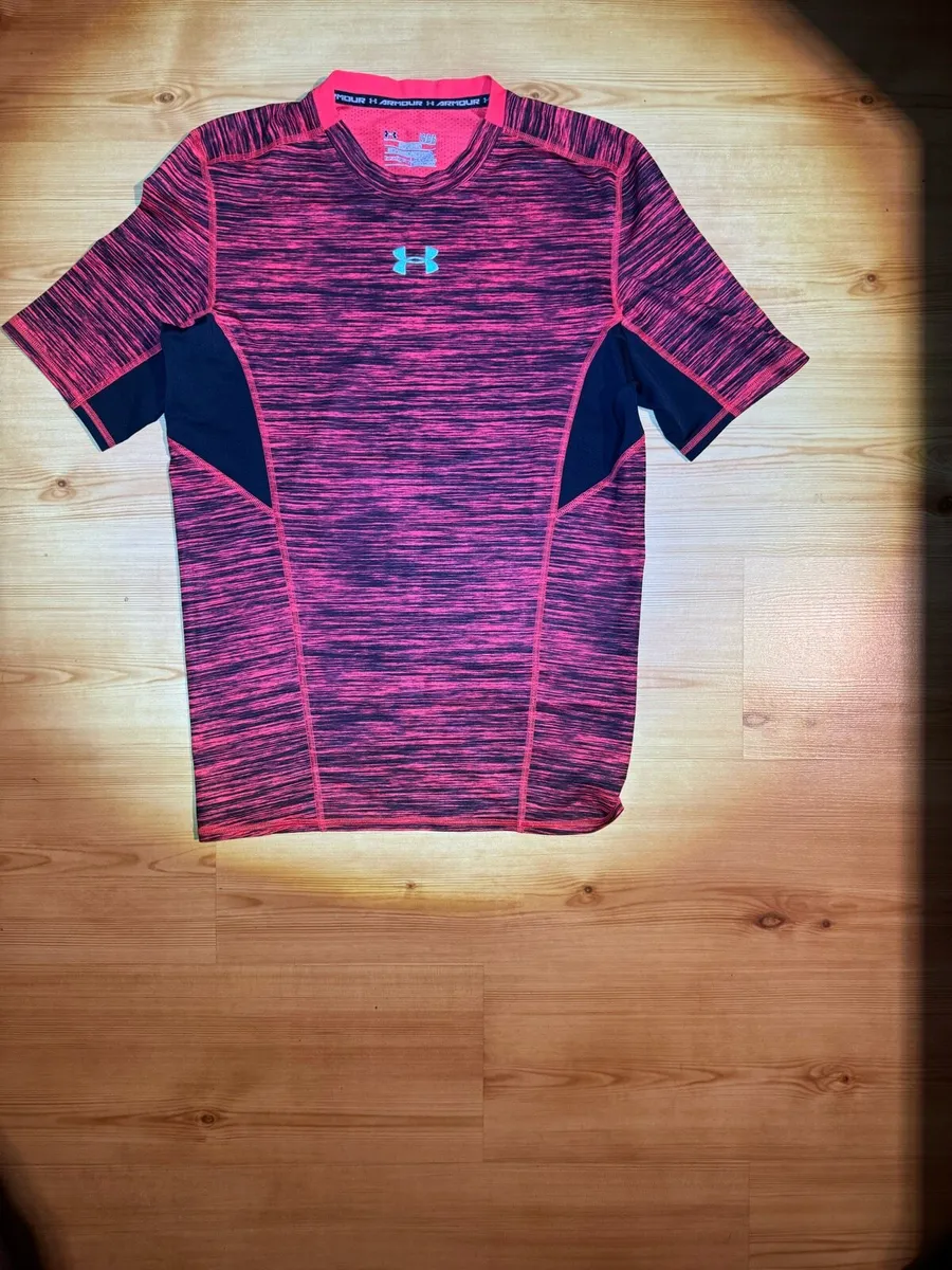 6 X Under Armour Short Sleeve GYM T Shirts - Image 4