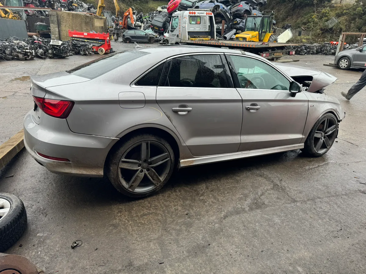 Breaking 2014 Audi a3 saloon 2.0 tdi s-line - Image 2