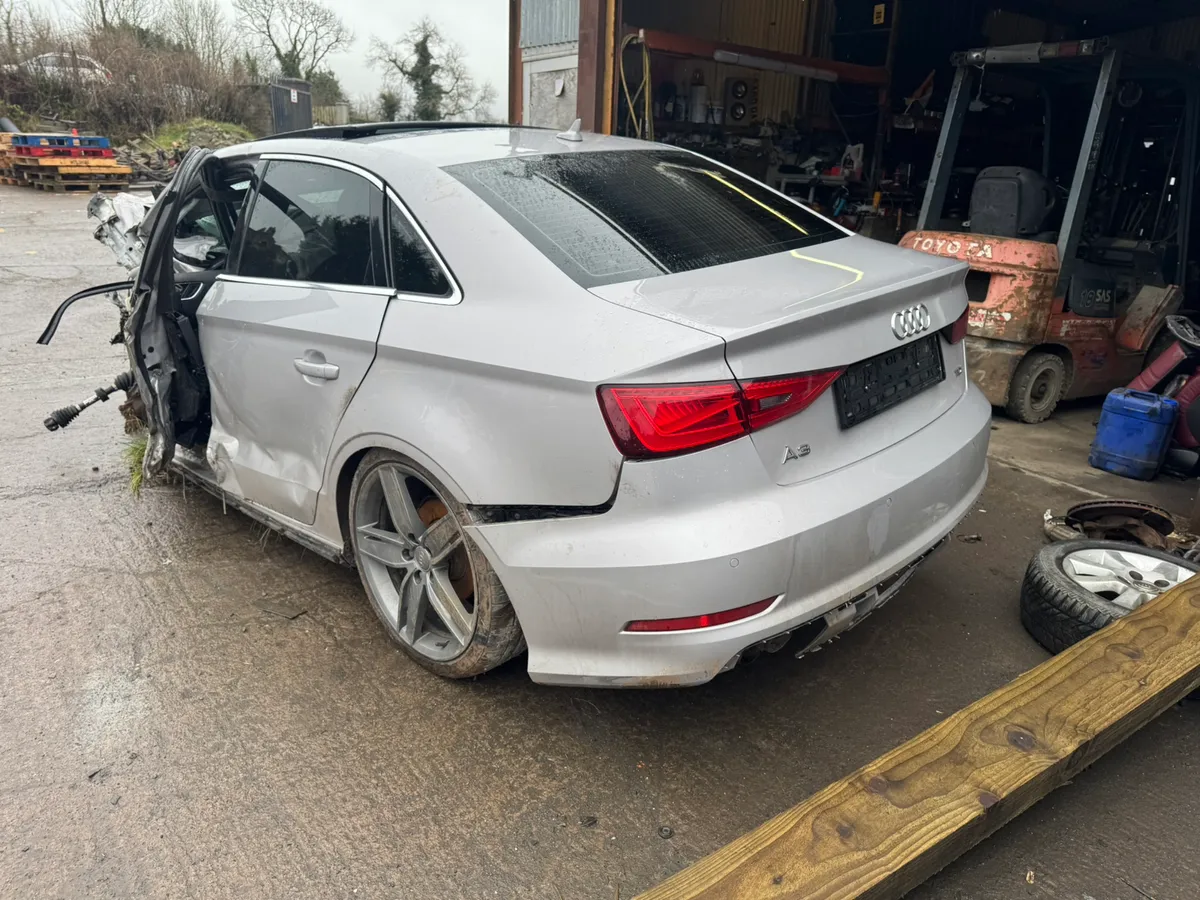 Breaking 2014 Audi a3 saloon 2.0 tdi s-line - Image 3