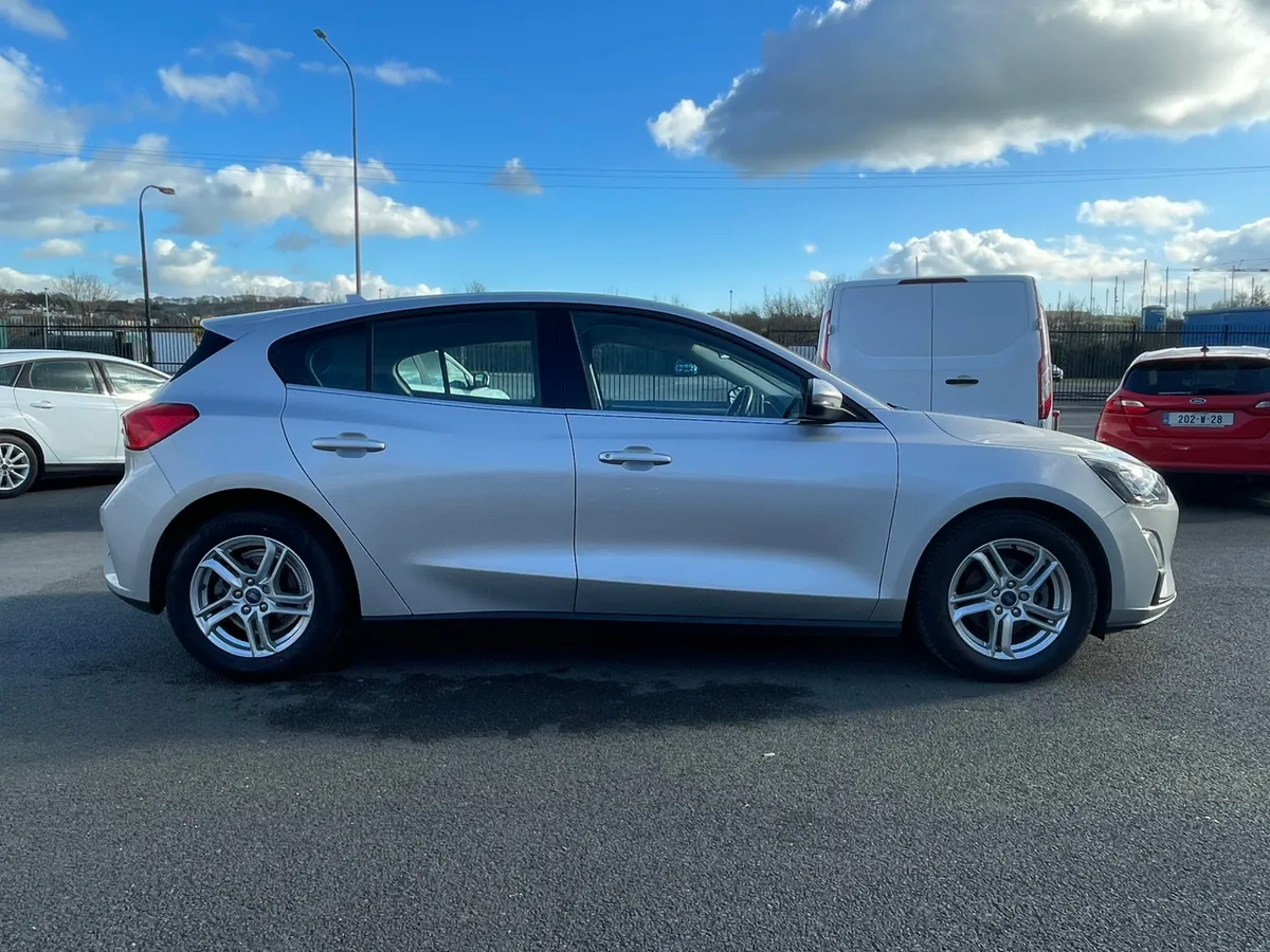 Ford Focus 2022 - Image 2