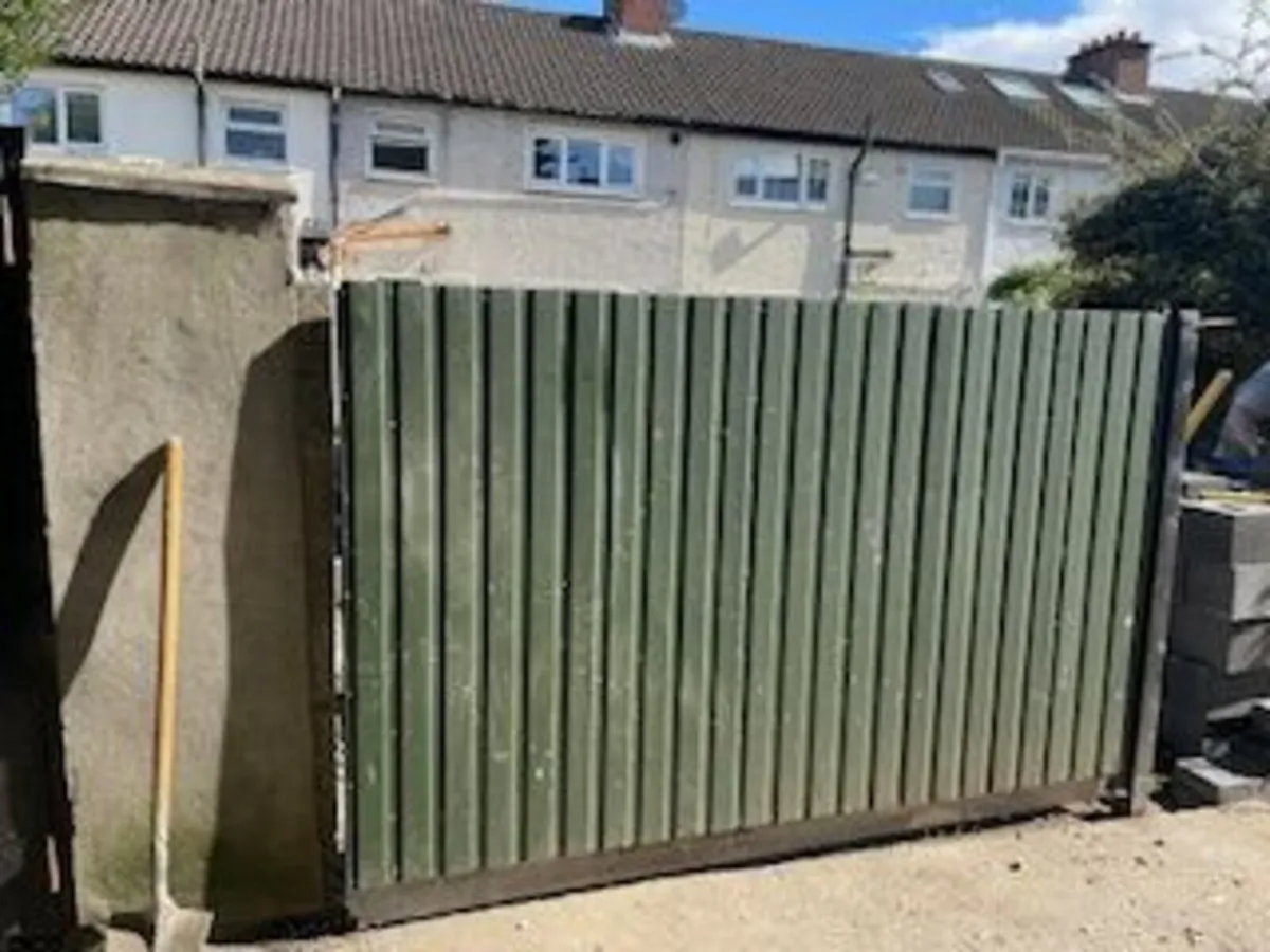 Rear entrance Gate - Image 1