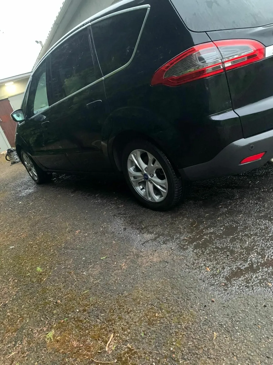Ford S-Max 2011 - Image 2