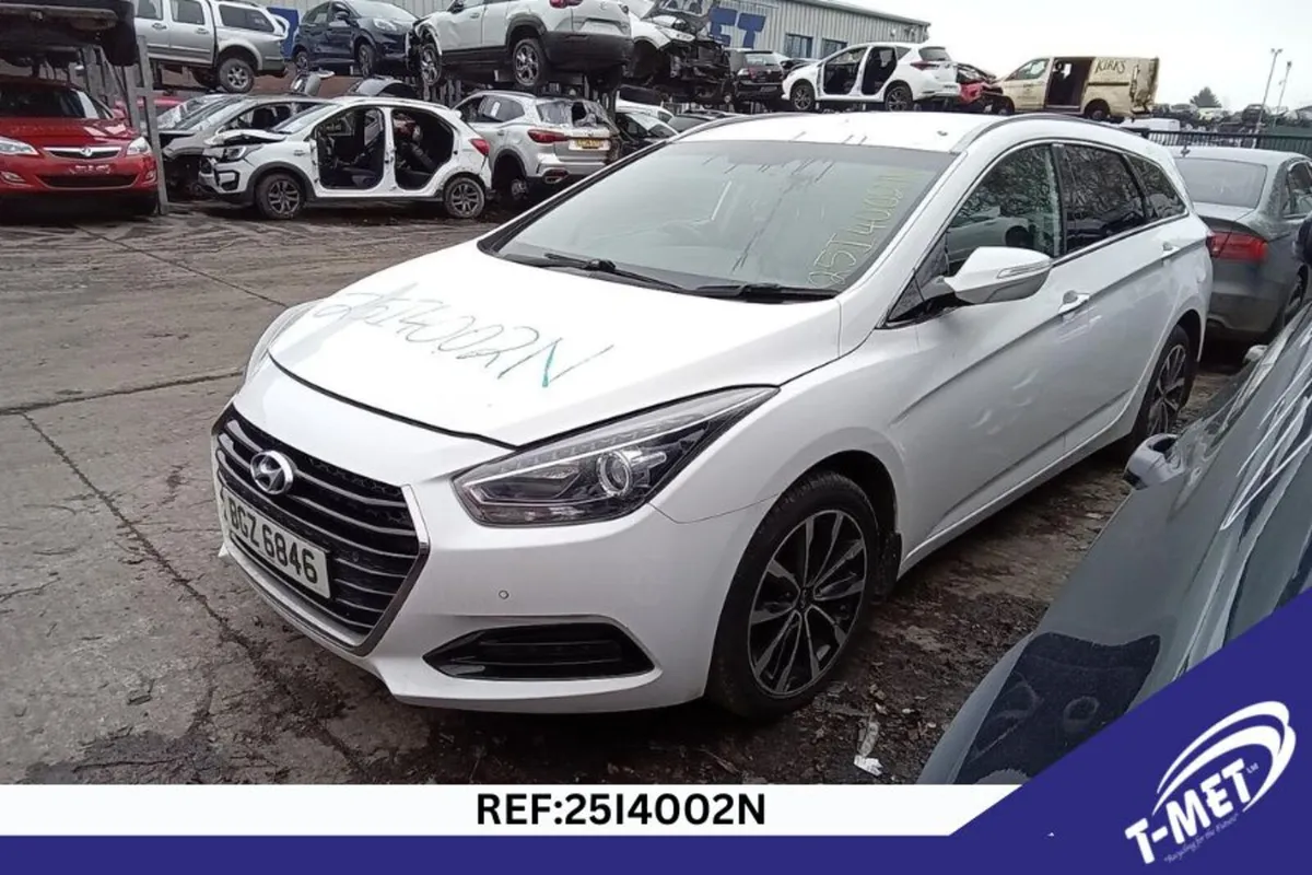 2016 HYUNDAI I40 BREAKING FOR PARTS - Image 1