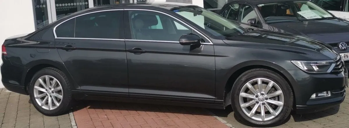 Volkswagen Passat Comfortline 1.6 TDI 120HP  rear - Image 2