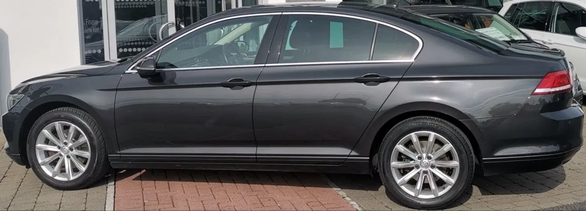 Volkswagen Passat Comfortline 1.6 TDI 120HP  rear - Image 4