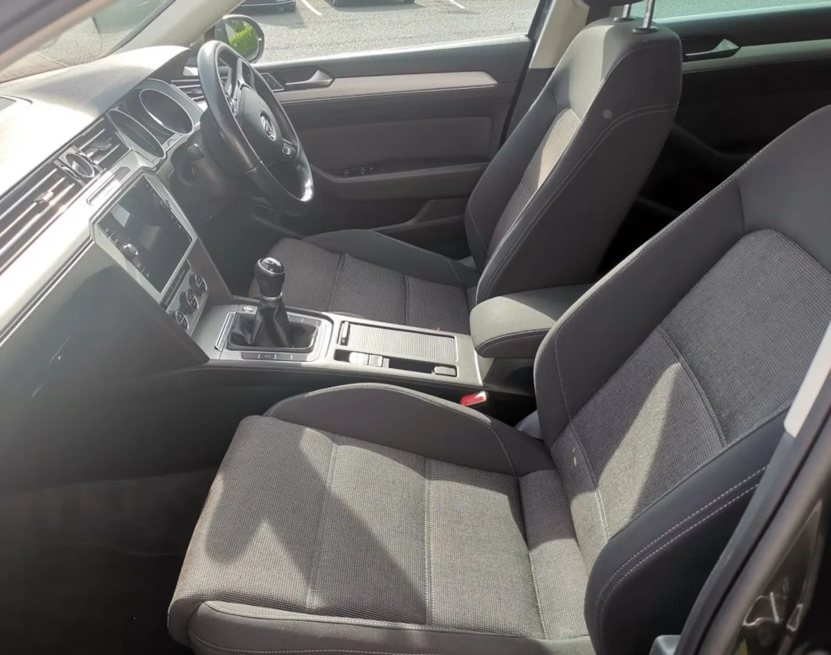 Volkswagen Passat Comfortline 1.6 TDI 120HP  rear - Image 3