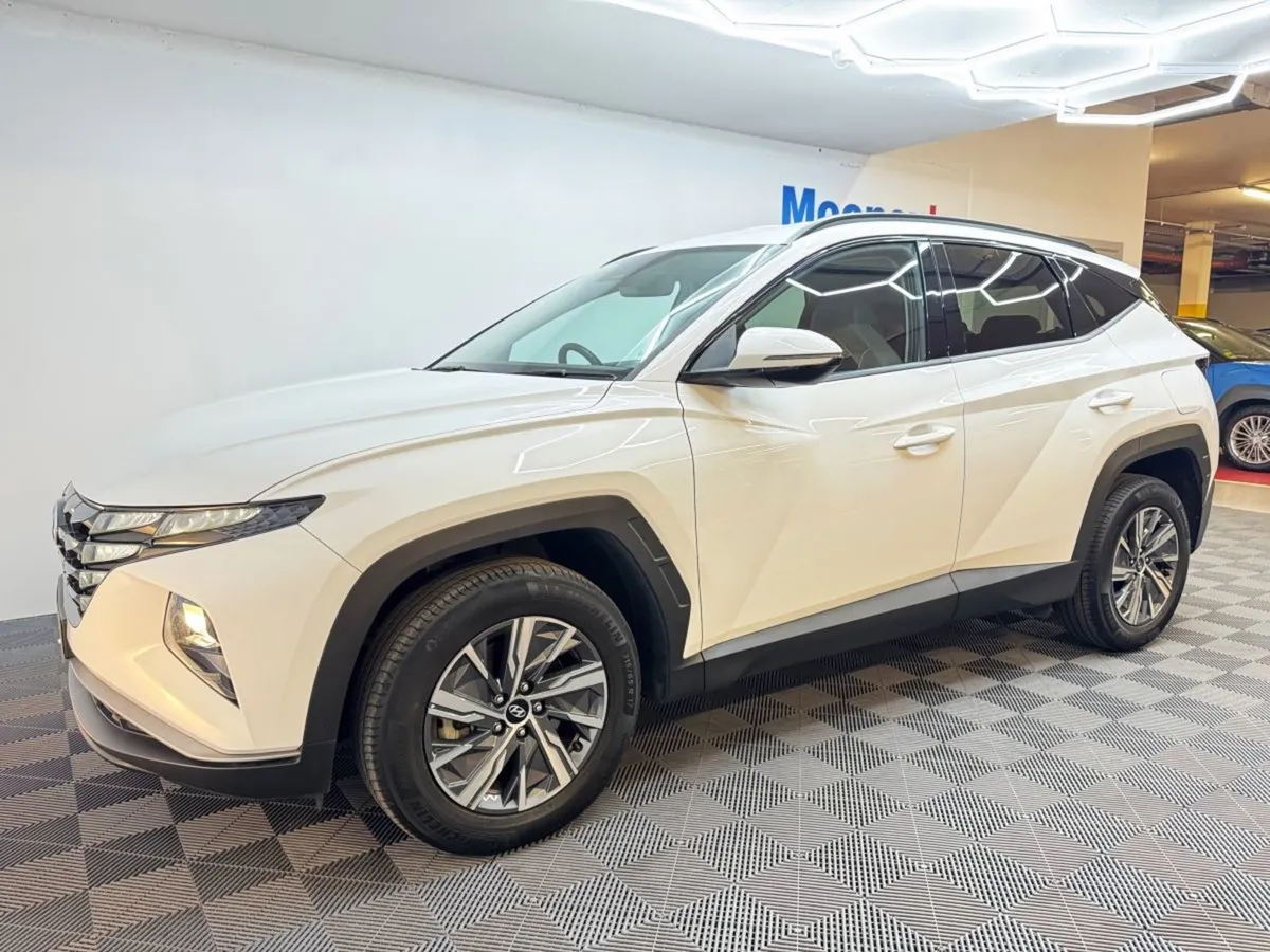 Hyundai Tucson 2WD Executive HEV Auto. One Previo - Image 4