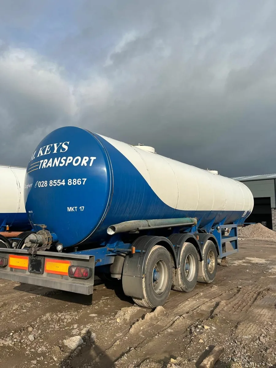 HGV TANKER WITH 6" OUTLET - Image 4