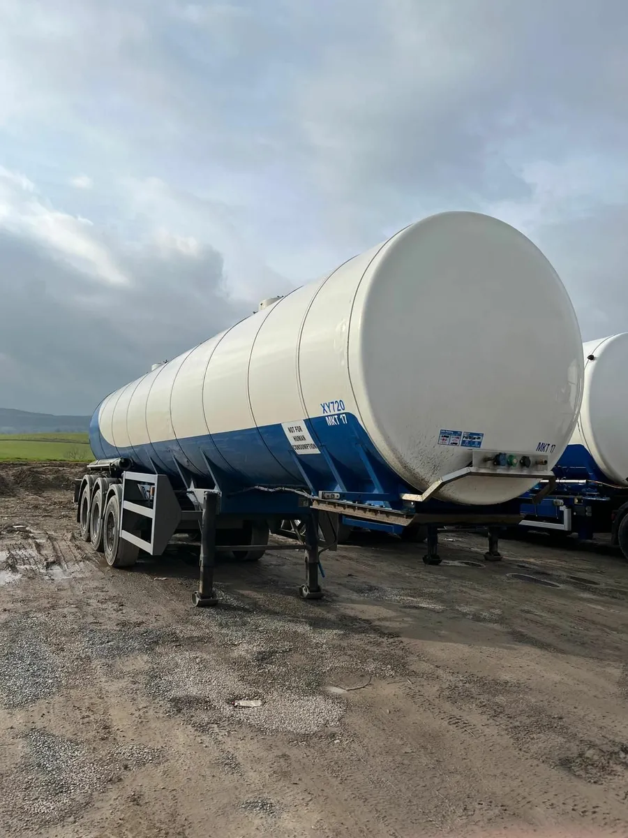 HGV TANKER WITH 6" OUTLET - Image 1