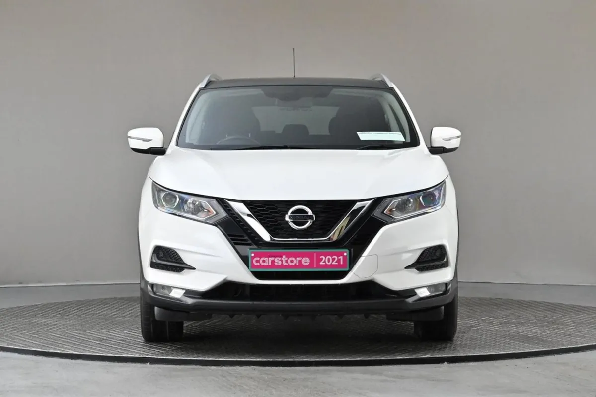 Nissan QASHQAI 1.5 DSL DCT SE  glass Roof reverse - Image 2