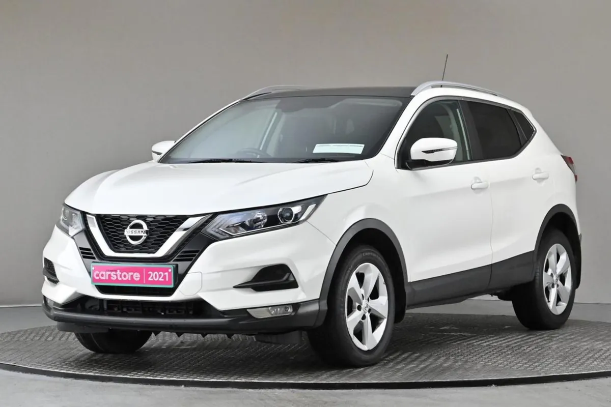 Nissan QASHQAI 1.5 DSL DCT SE  glass Roof reverse - Image 3