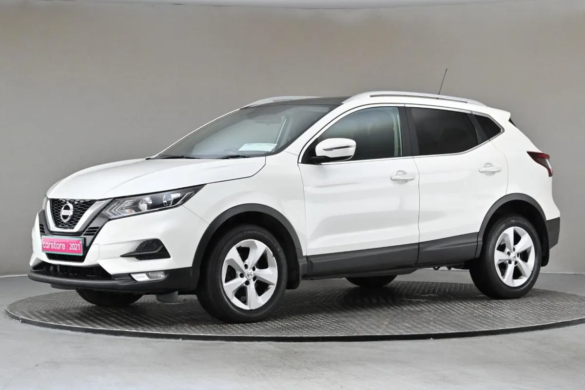 Nissan QASHQAI 1.5 DSL DCT SE  glass Roof reverse - Image 4