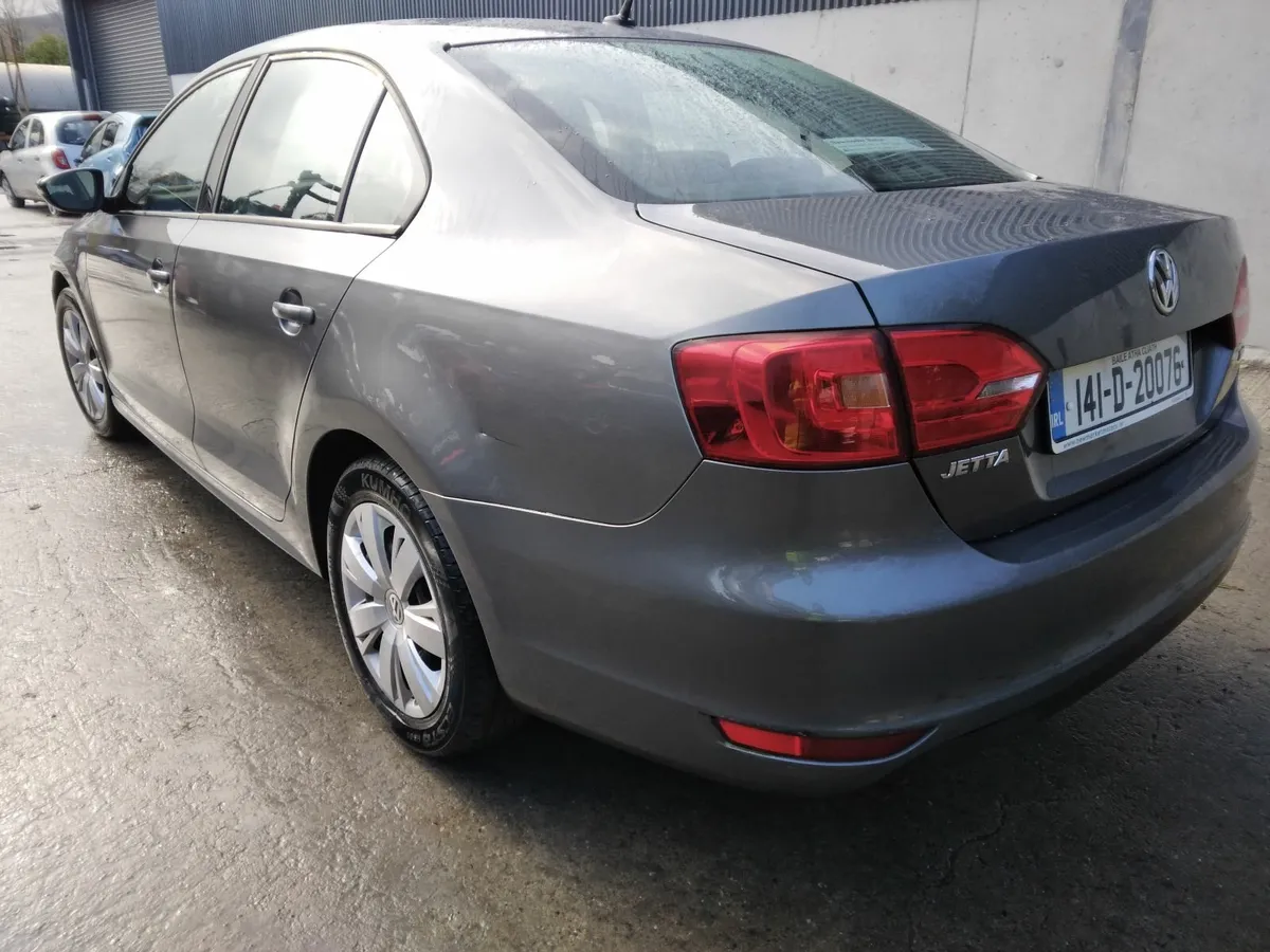 2014 VW Jetta 1.6 TDI Damaged - Image 2