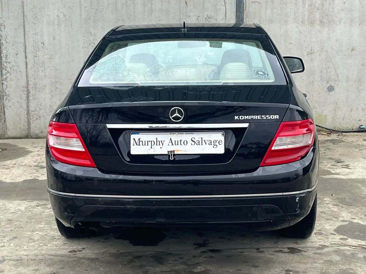 2009 Mercedes C class for parts - Image 4