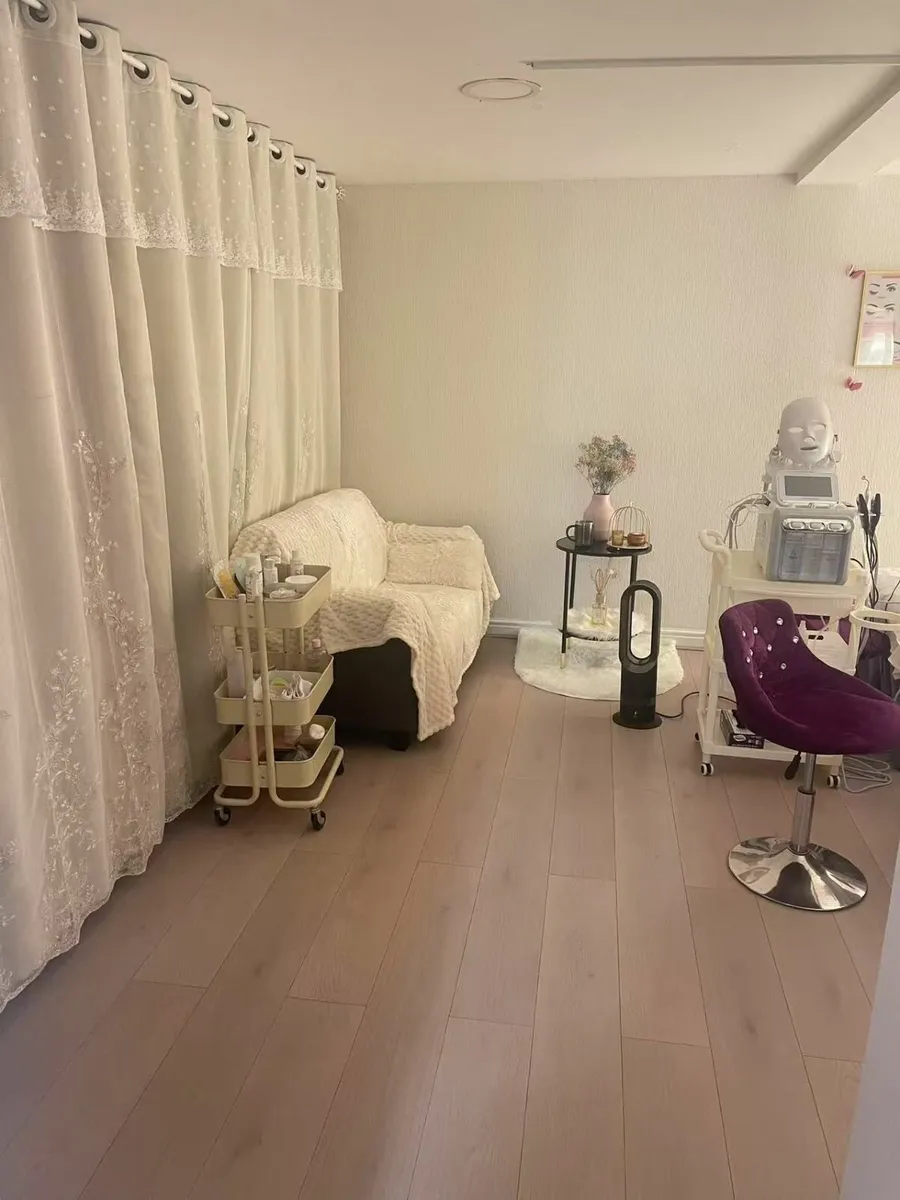 beauty room - Image 2