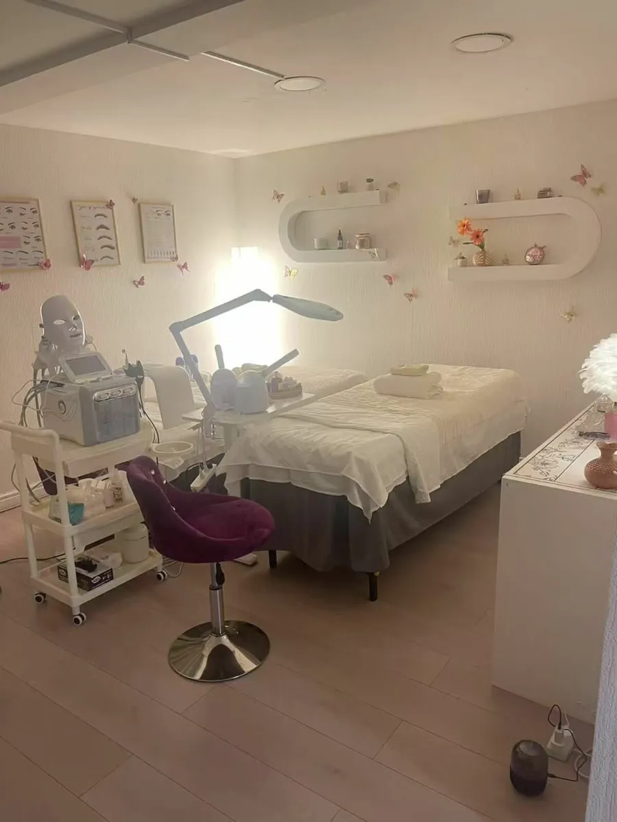 beauty room - Image 1