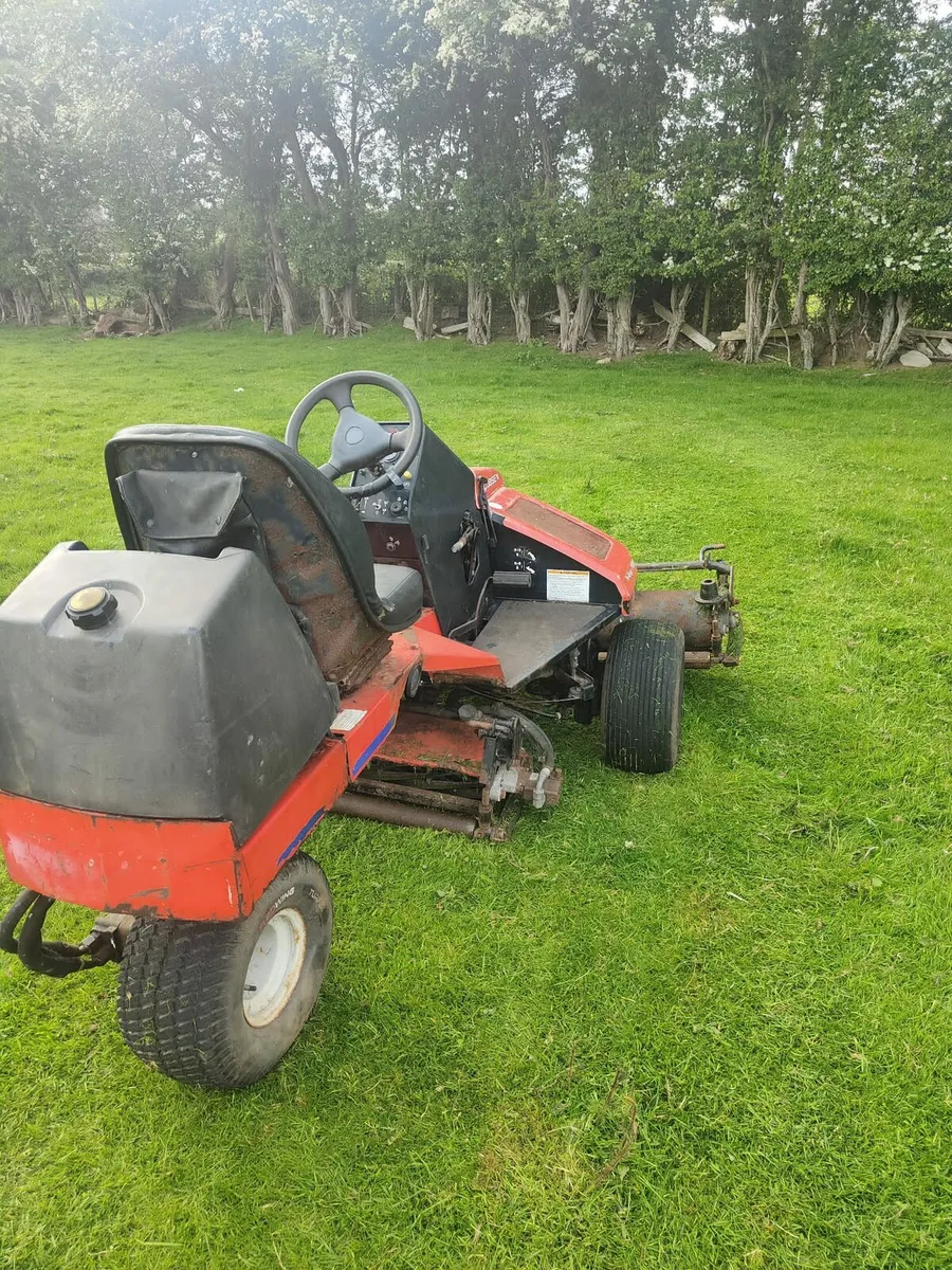 Jacobsen tri King diesel lawnmower - Image 2