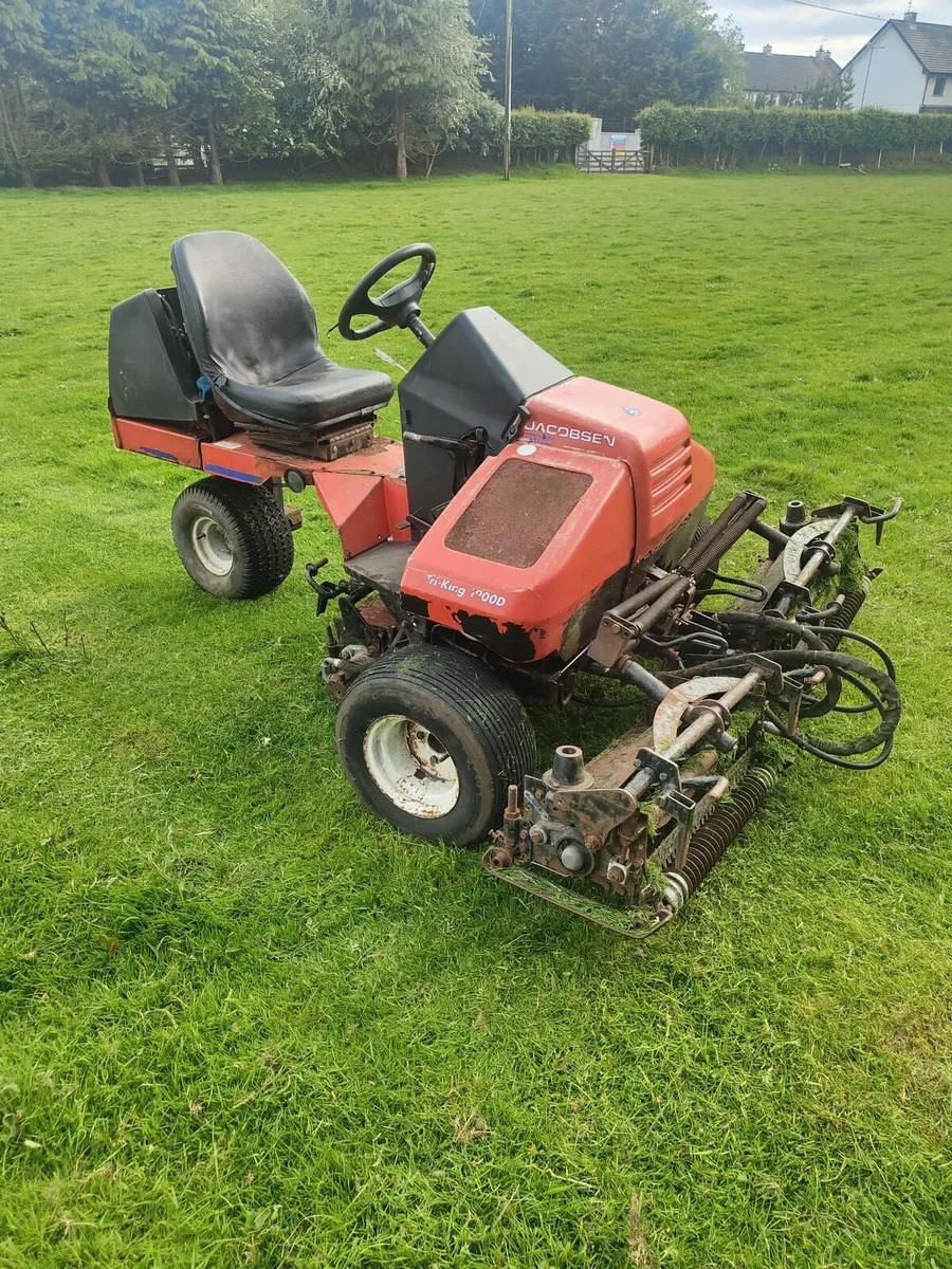 Jacobsen tri King diesel lawnmower - Image 1
