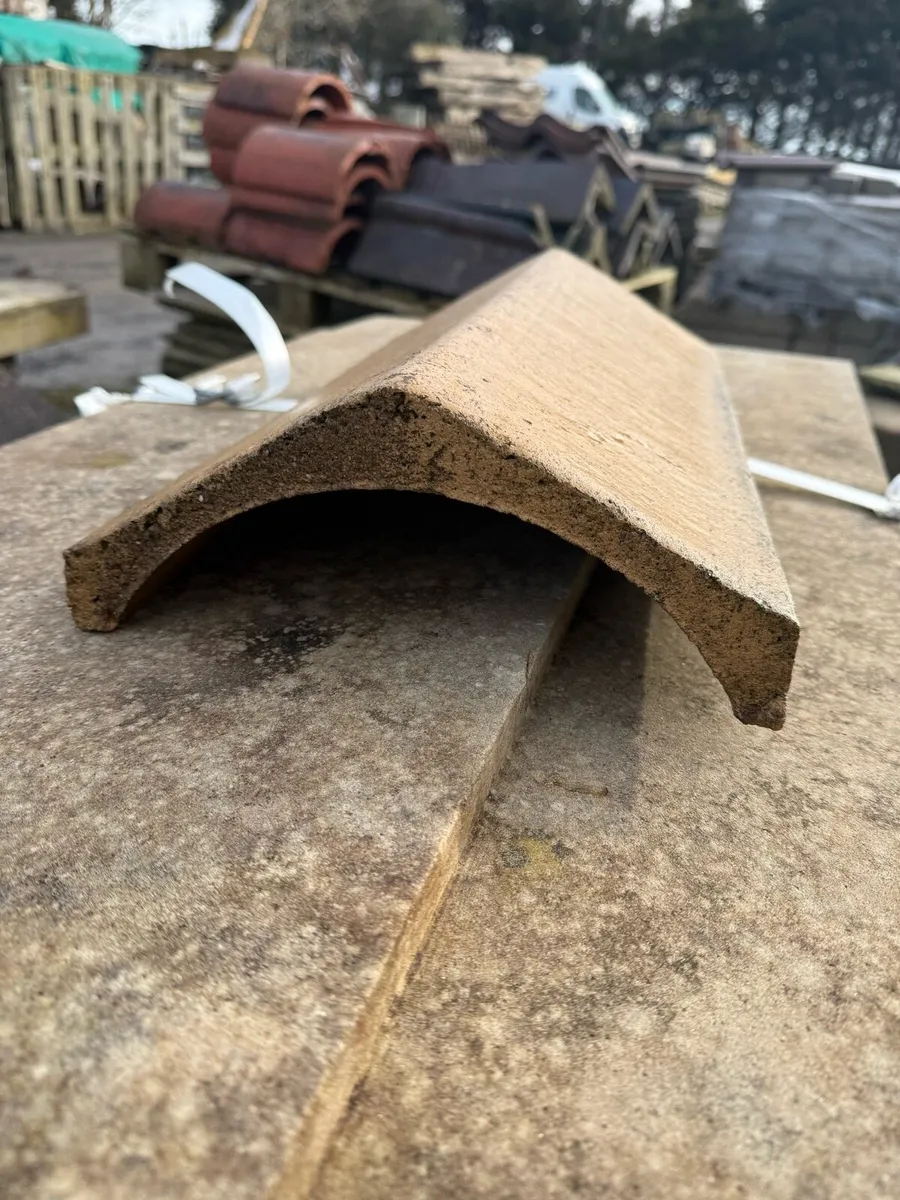 Quantity of new buff sandstone universal ridges - Image 1
