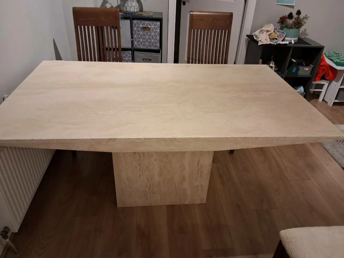 Table and 6 chairs - Image 1