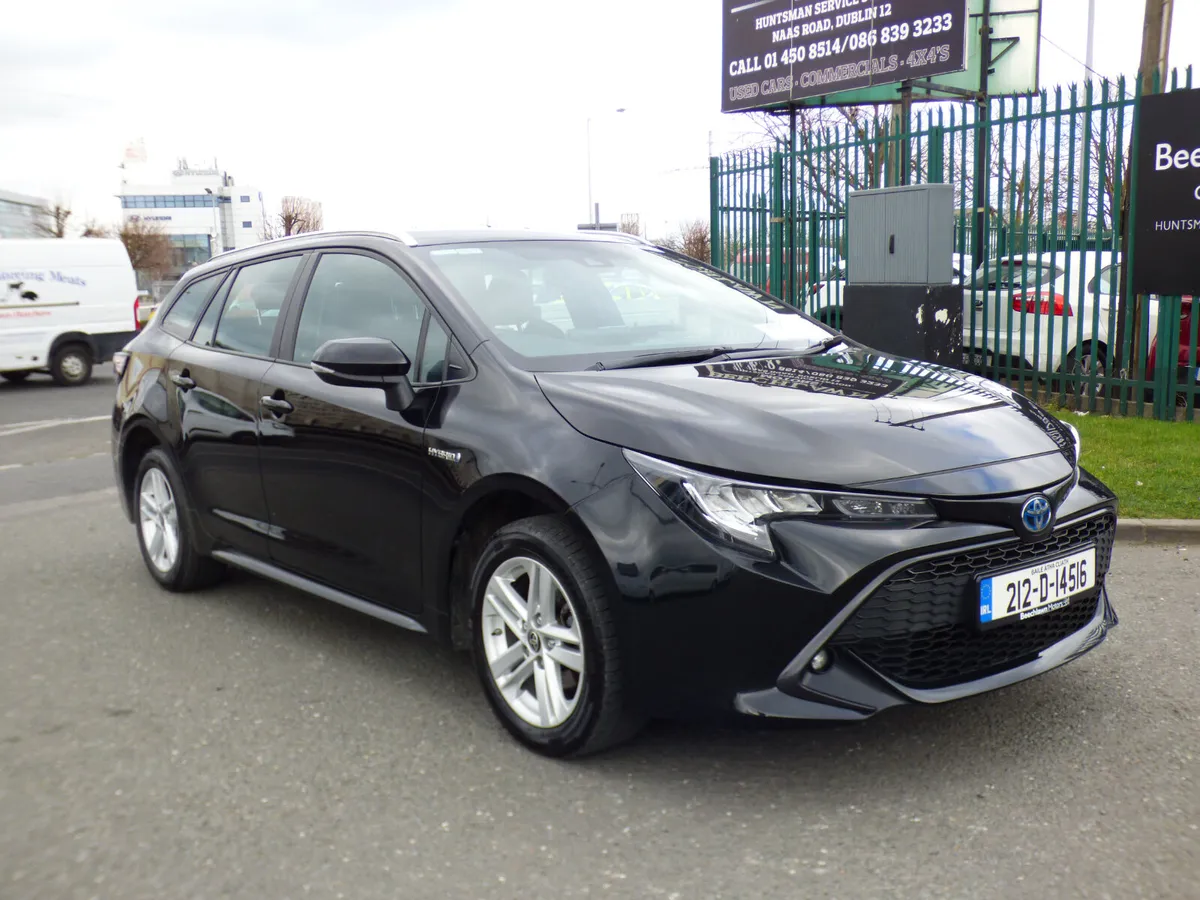 TOYOTA COROLLA 1.8 HYBRID LUNA AUTO ESTATE - Image 1